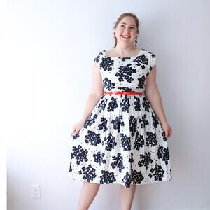 SIZE M/L 1950s Black & White Floral Dress - Cotton, Fit and Flare, Retro